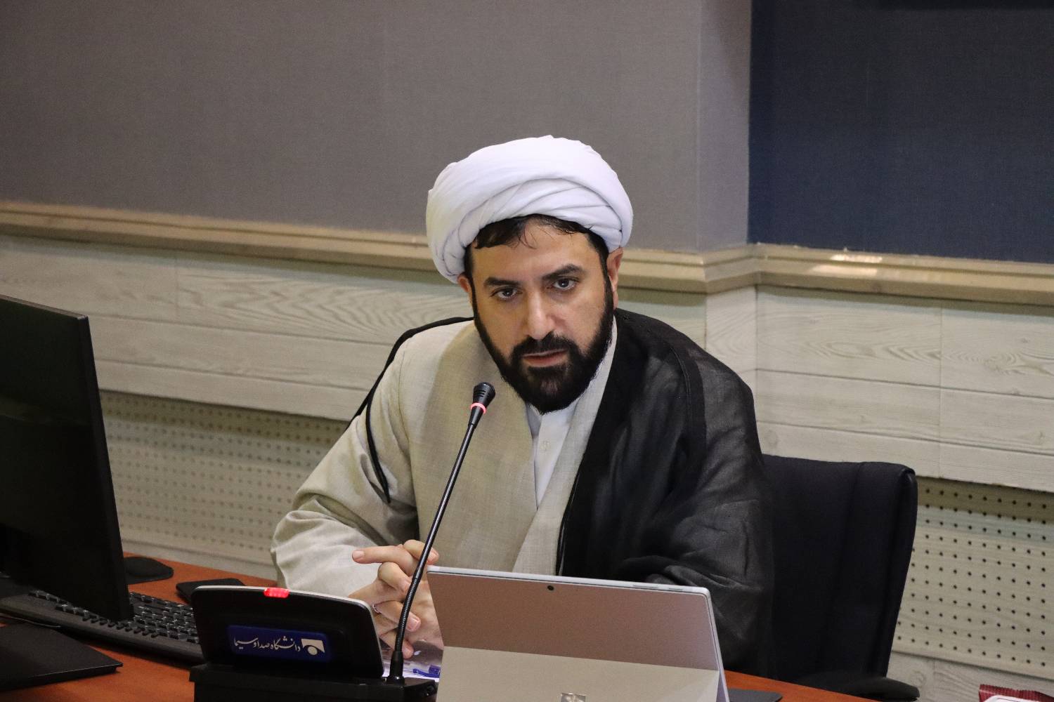 شهید مطهری هویت ملی  را مکمل هویت دینی می‌دانست